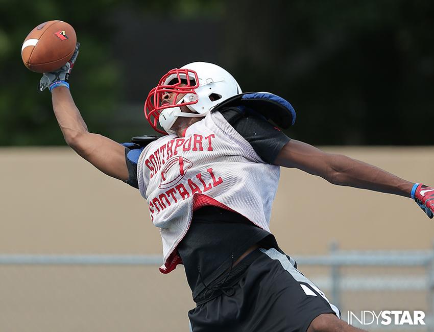 IndyStarSports's tweet photo. Southport's @the1paulscruggs drops jaws on the hardwood. He may just do it on the gridiron too http://t.co/YDWoGKVYGU http://t.co/yBE6D3XVco