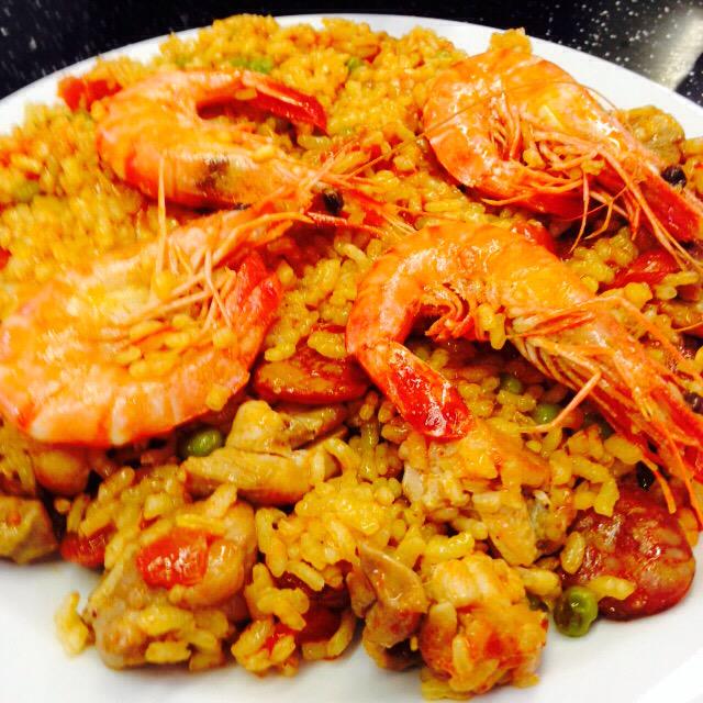 VivienLloyd's tweet photo. Paella @DenmanCollege @WICookerySchool #spanishcookery http://t.co/qhFT9k5oOi