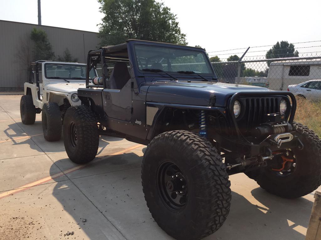 im4est's tweet photo. Slightly modified TJ on 40's, Dana 60's, 14" stretch, King Coil overs, and stroked 🇺🇸👊🏼 #jeepmafia #Rubicorn hiding! http://t.co/NAhYWd8lLY