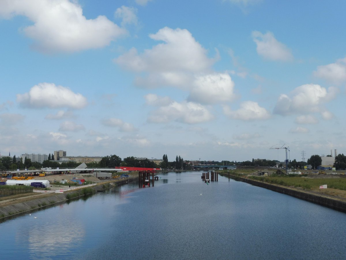 SxbGG's tweet image. Aujourd'hui, nouvelle étape dans la liaison TRAM France-Allemagne à @strasbourg: la pose du tablier du #PontCitadelle