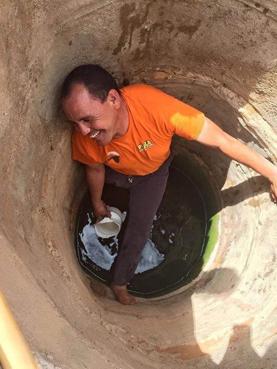 AliElCojo's tweet photo. Si hace falta agua, Ali la busca donde sea! http://t.co/AW0dGUxkN8