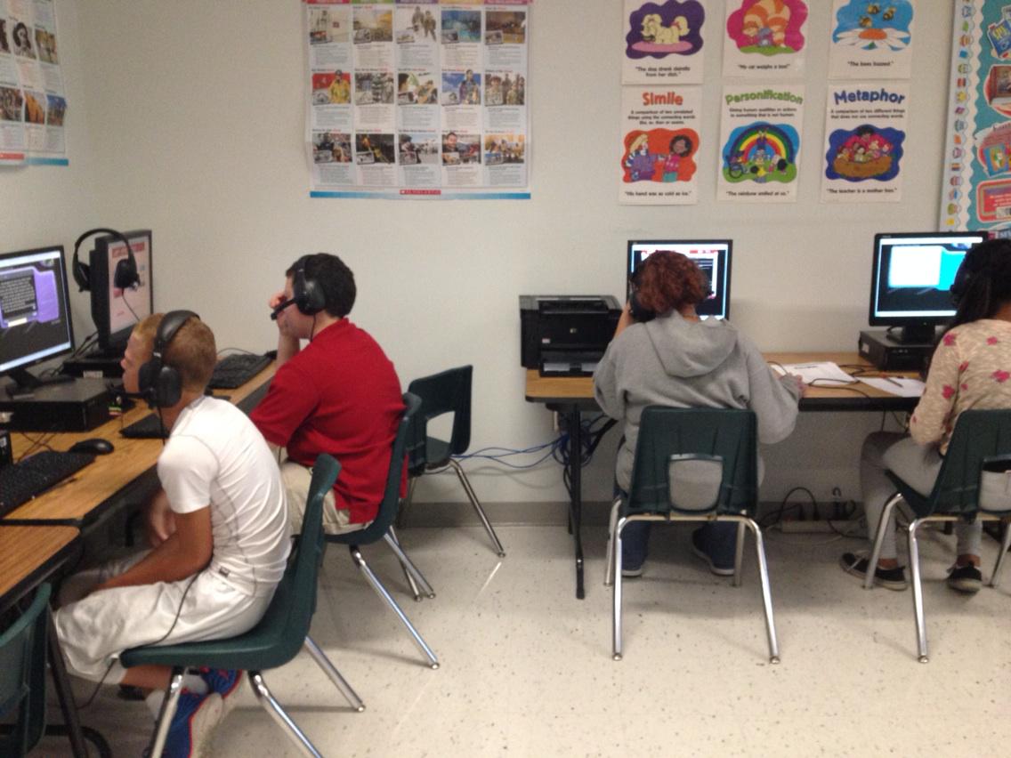 paula_rupp's tweet photo. Computer zone in Read 180.   @DMMSPrincipal @tweetwps http://t.co/wGW4teI9ib