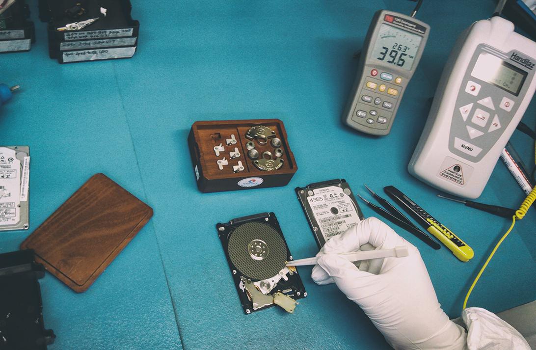HddSurgery's tweet photo. #blog #datarecovery #hddsurgery #interview
Interview with Mike from MjM Data Recovery :) http://t.co/QdOsFTmq27 http://t.co/Gt3SOXp2eR
