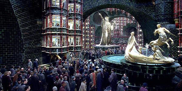 salanieditore's tweet photo. LE PRIME FOTO DAL SET DI 'GLI ANIMALI FANTASTICI' (tutto in maiuscolo, è l’emozione) http://t.co/4krYaNr46D http://t.co/BDGdZ0Fk0h
