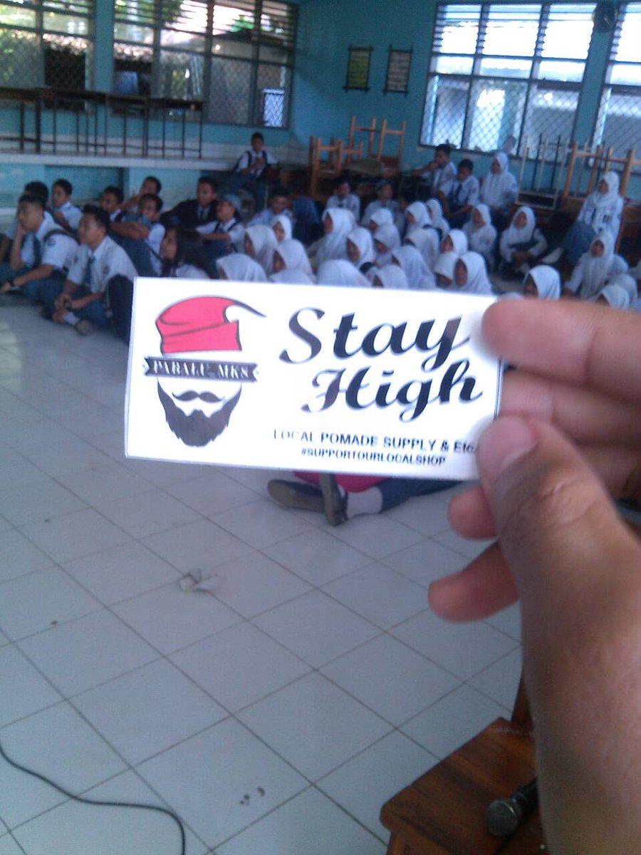 Yang mau beli pomade silahkan liat liat di @pabalu_MKS "Stay High Stay Klimis" :))