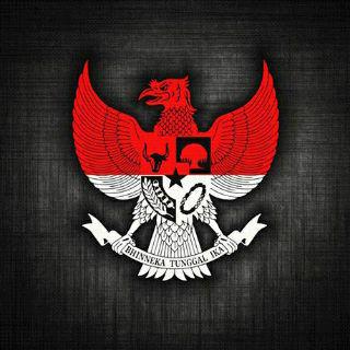 Malaammmm... Duh lama ganyapa... Sibuk bingitss.. Hehehe btw, selamat ulang tahun indonesiaku yg ke 70 :)