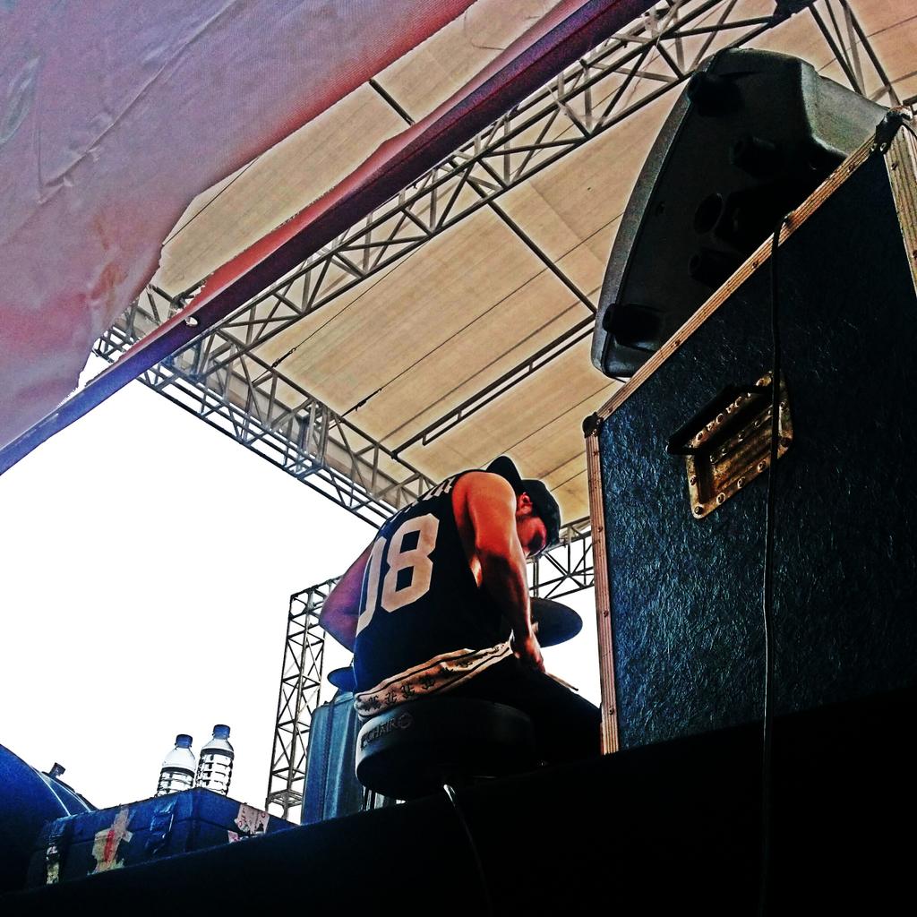 (ModsVsRockers)
Di saat yg Lain di Depan.,saya Di blakang brada sngat dkat dngan  idola.
Thanks bang @eno_gitara \m/