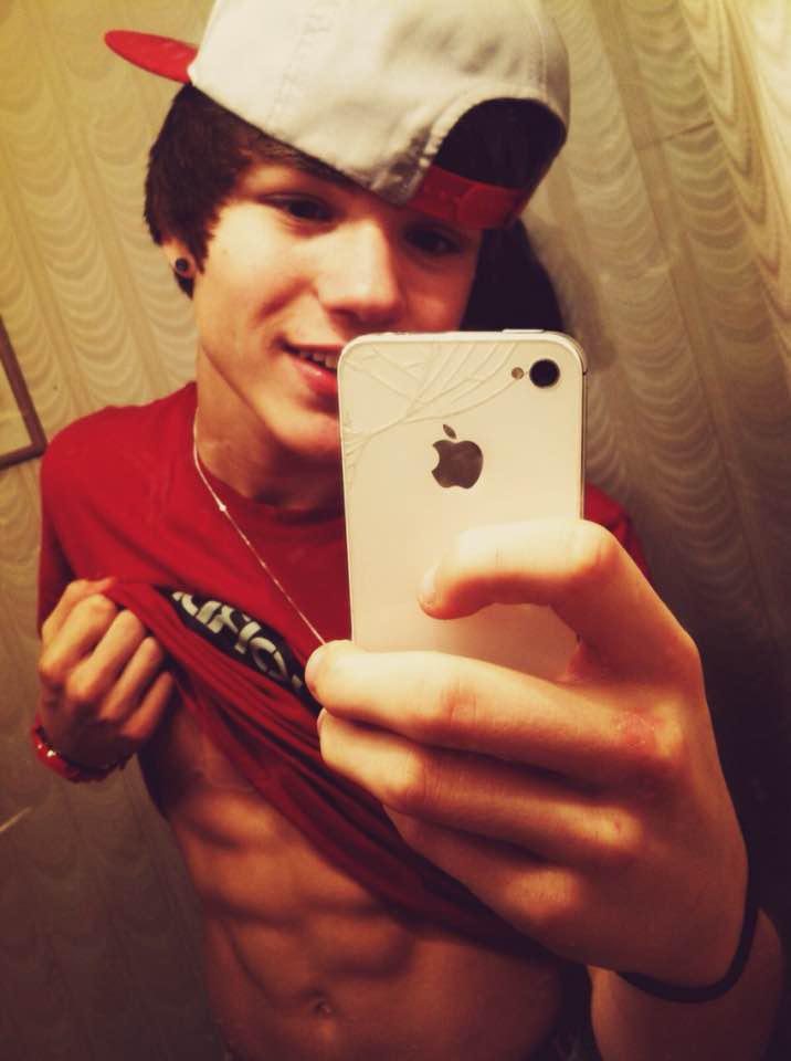 ItsDylanbruhh's tweet photo. Hey, what's up? DM me.😉😉😉 http://t.co/rpUOWWFU87