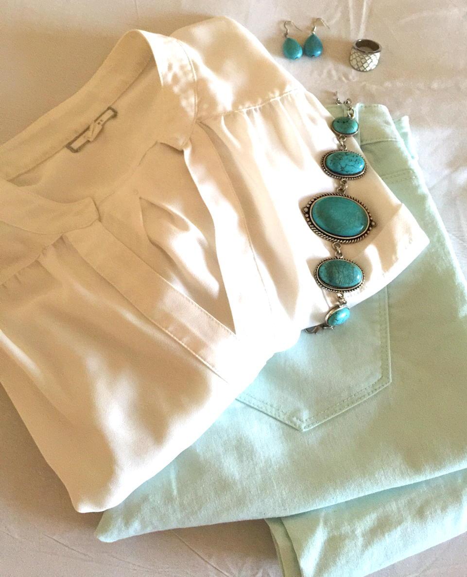 Tuesdays outfit of inspiration. <a href="/MinaandCompany/">Mina & Co</a> #busyworkday #turquoise