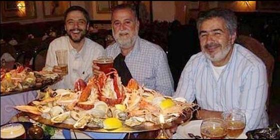 diegoespanaluce's tweet photo. #yosoypobrepero vivo en la tierra de los EREs y aquí atamos a los perros con longaniza y bigotes de gamba. http://t.co/gKkQhnG3pf