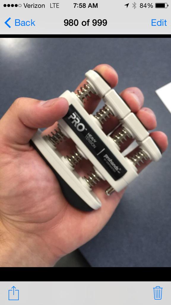 qualityatbats's tweet photo. If I was a bat company I would give u grippers with every bat-STRONG HANDS-No worse feeling than having no BAT SPEED http://t.co/52SH6m8SqE