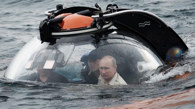 Во время погружения на батискафе Путин поговорил с «землей» ntv.ru/novosti/147129…