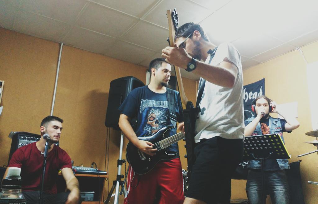 Nuestro próximo concierto será el domingo 23, junto con los grandisimos <a href="/tdirtybluesband/">The Dirty Blues Band</a>   ¡NO PODEIS FALTAR!