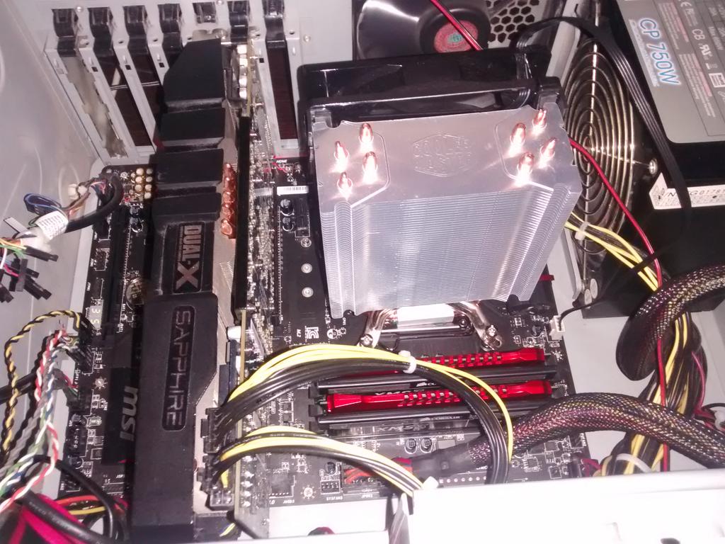 lo_shuffler's tweet photo. Cara @AMD , ti giuro che è solo un tradimento temporaneo... Però sganciaci un processore un po' nuovo... #i5 #4690k http://t.co/1ewAxZO4sl