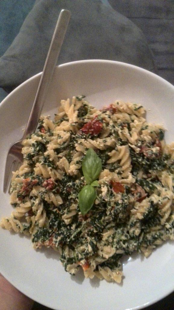 LeaHinr's tweet photo. Hab mal was von dir nachgekocht, und es kam sehr gut an 😏 @DenisHartwig #HardiKocht http://t.co/xlfZg1w9ZJ
