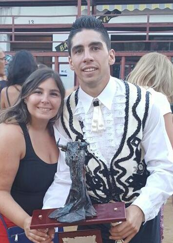 Orgullosa de mi hermano <a href="/luisjuanela1/">luis juanela</a> campeón del concurso de recortes de #Losardelavera ole tu!