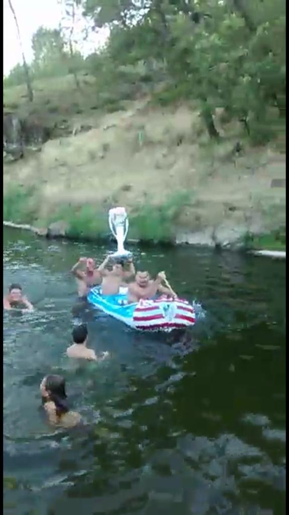 zandalf_'s tweet photo. Autentica gabarra desde Extremadura a Bilbao! @MAPNERVION @perillas44 @DeportesTele7 @8JULENGUERRERO @AthleticClub :) http://t.co/7Nsl08TDc5