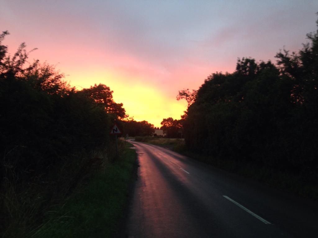 MikeSassi's tweet photo. Red sky at night... #Southwell (11km 64mins #Rubbish) http://t.co/bUxNj5V873