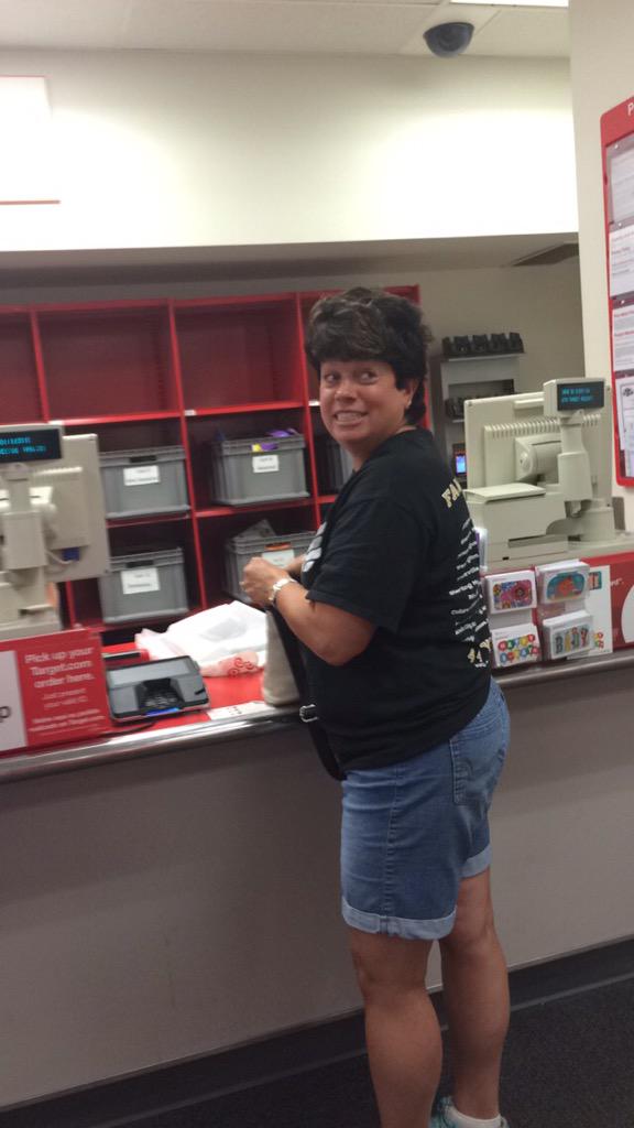 justdianethings's tweet photo. queen spotted at target!!!! http://t.co/HoBqk9ugWY