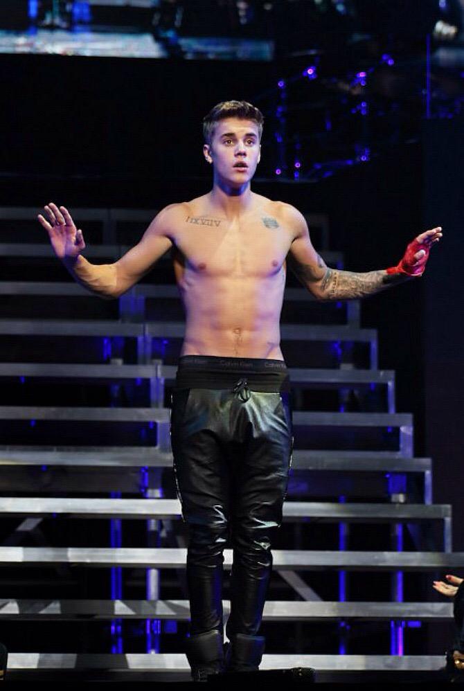 rauhlsbeat's tweet image. Throwback to Justin's performing during the believe tour #WhereAreUNowVMA