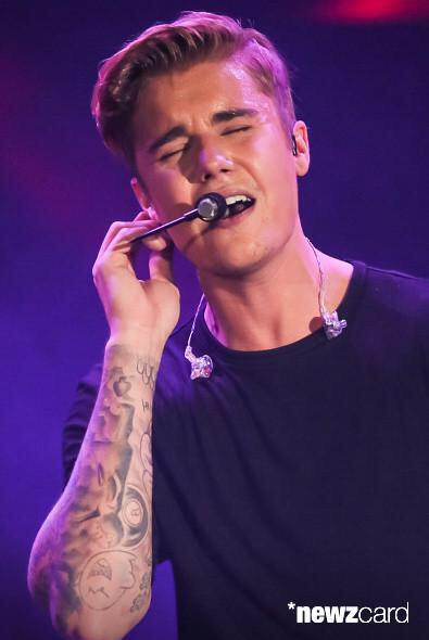 iamcatwomanx's tweet image. It's like an angel came by and took me to heaven...
#WhereAreUNowVMA