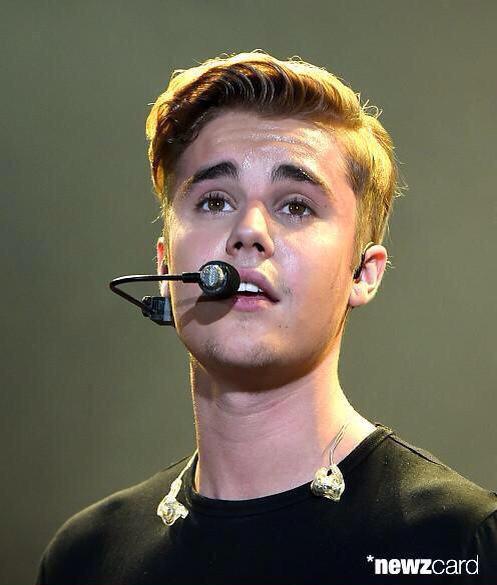 iamcatwomanx's tweet image. It's like an angel came by and took me to heaven...
#WhereAreUNowVMA