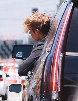 husamhsm's tweet image. his hair #WhereAreUNowVMA