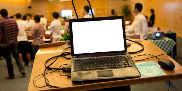 Gizmodo's tweet photo. It's about damn time: FCC says convention centers can't block wifi http://t.co/IunE9xRErj http://t.co/2XQngLv5Hs