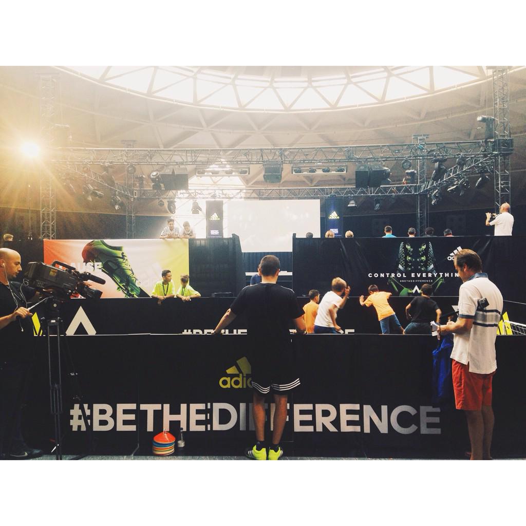 Uno de los torneos más importantes de #freestylers en Europa #BeTheDifference by #adidas cambiaeljuego.com 🔝🔝