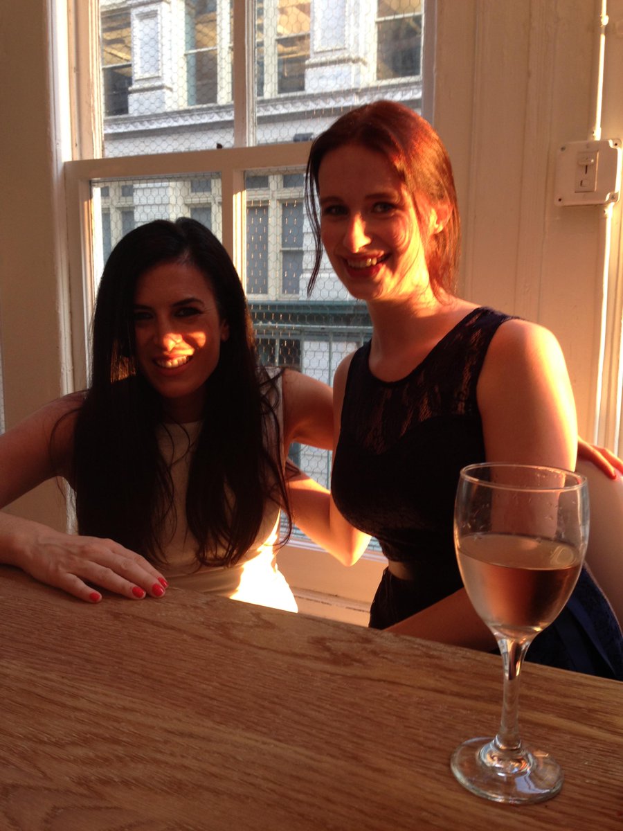 SentoBeneWines's tweet photo. women in #business #network #connect and #support each other with @rachaelyahne @findingpeace @tgonnella1010 http://t.co/7gmdWLkEGT