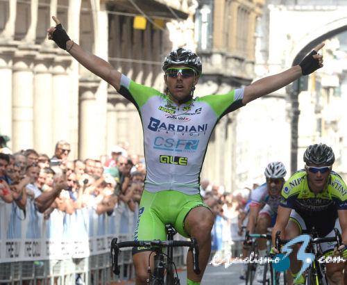 webtriatlones's tweet photo. Tour de Limousin: Sonny Colbrelli gana la primera etapa y es líder http://t.co/io2ox4YsSM http://t.co/BpysUW31iU