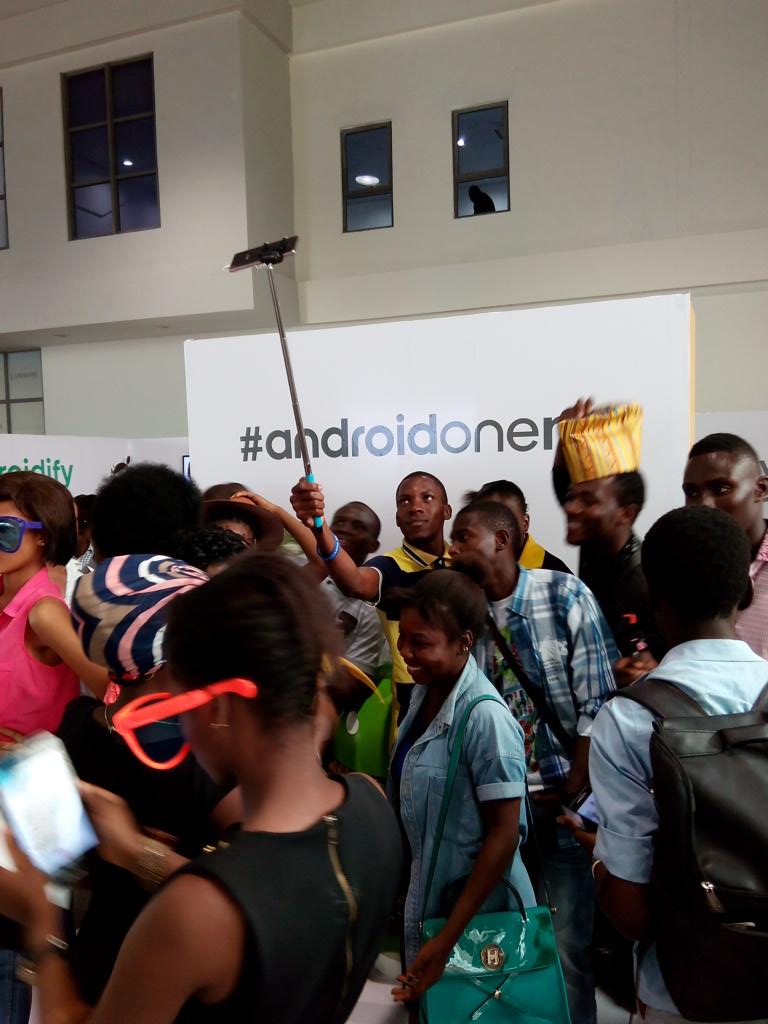 PubItNG's tweet photo. If you love taking Selfie, this is the right phone for you.@InfinixMobility launches #TheHottestOne #AndroidOneNG http://t.co/p6B4CzZM5c