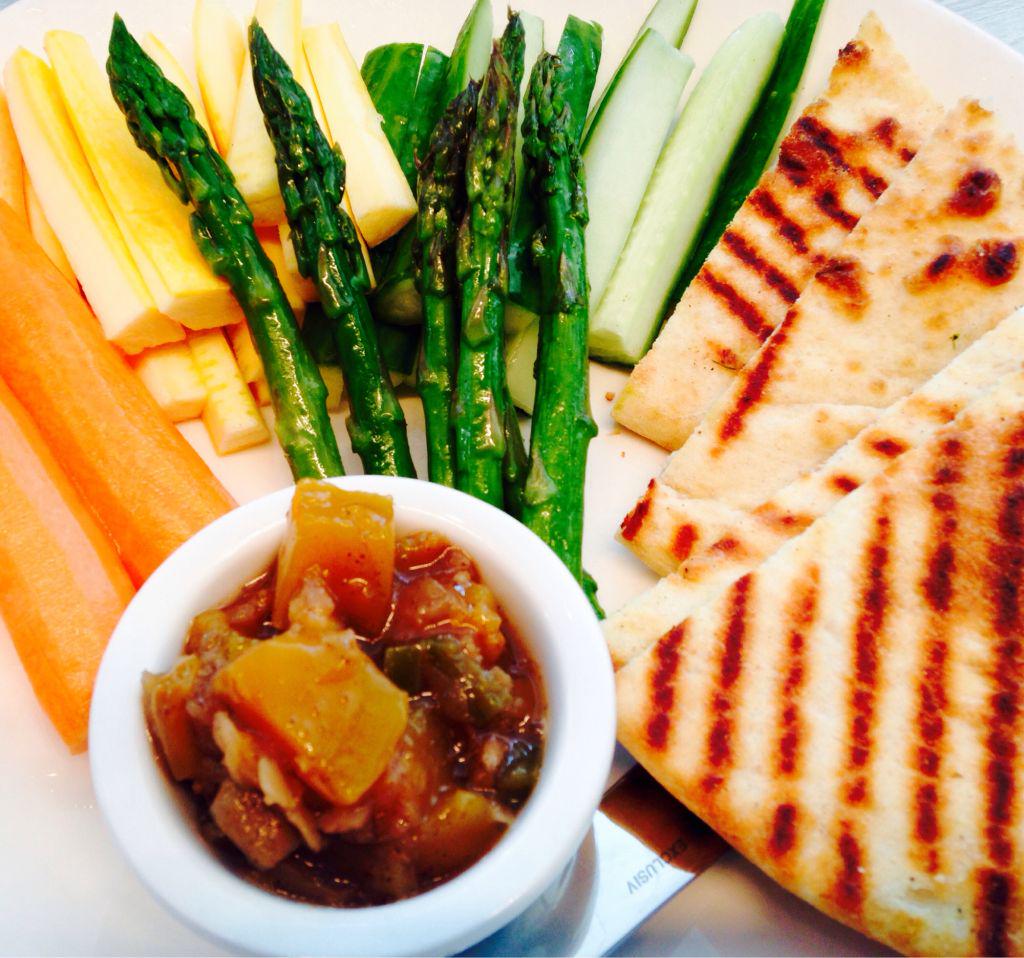 AmericanTableC's tweet photo. Crudite w/Mango Chutney, a great choice for this #Hot #Summer Day #lincolncenter #marcussamuelsson #Yum http://t.co/yaPo2lUozo