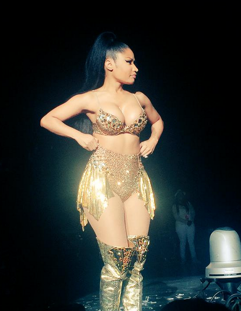 youngmoney's tweet photo. .@NICKIMINAJ​ Performs At Concord Pavilion - http://t.co/B4y89CAvxD http://t.co/jTSzOZg9Bm