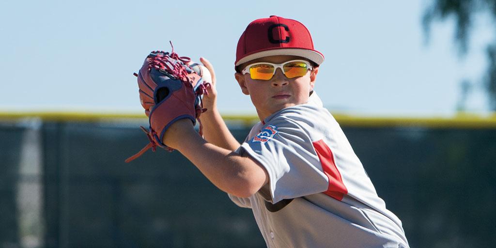 oakley's tweet photo. For the next generation of professional baseball players. http://t.co/JwMY6gn3qN #QuarterJacket http://t.co/JkhQ6F4Ls7