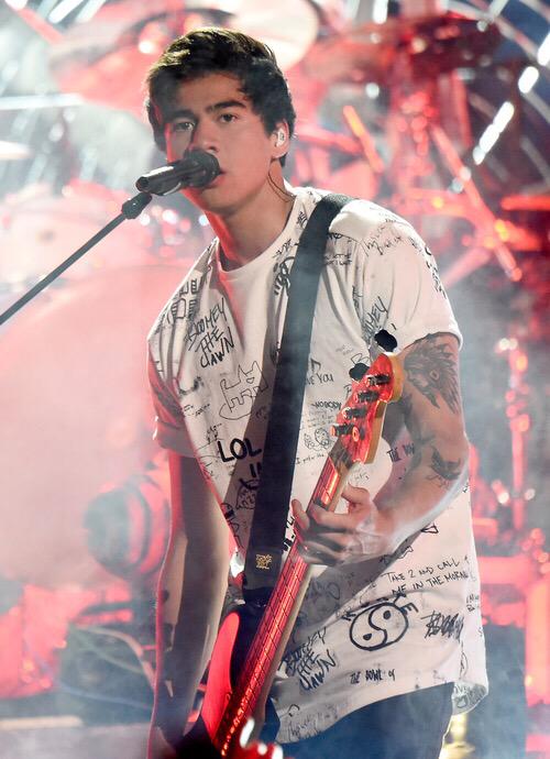 sIitdraco's tweet photo. retweets come through #ShesKindaHotVMA http://t.co/jd0YwgI4eo