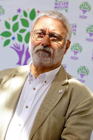 HDPAntalya's tweet photo. Milletvekilimiz @SaruhanOluc saat 21:00'de @imc_televizyonu gündem özel programının konuğu olacaktır.
@SaruhanOluc http://t.co/K5G5oVgBRu