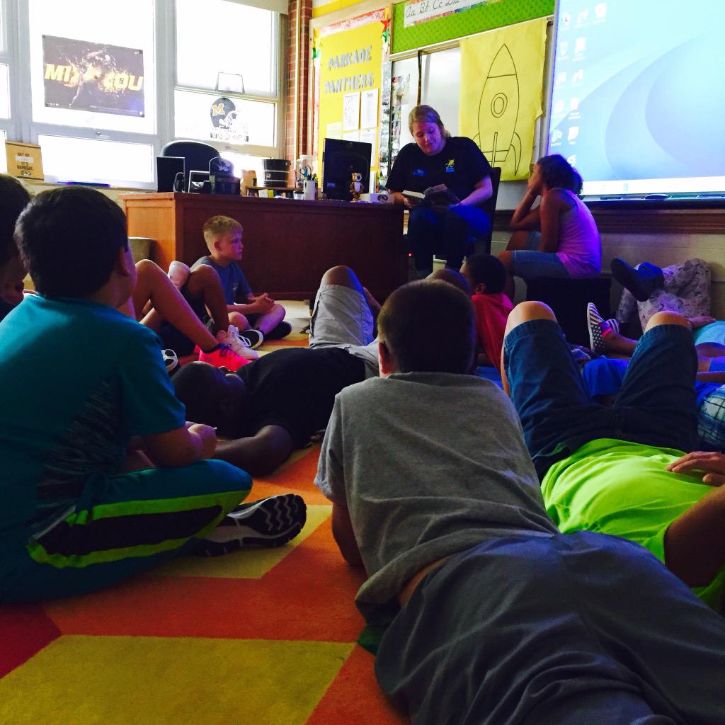 MrBassclass's tweet photo. Listening to @MSSchrader2016 during read aloud before we head to recess. #greatfirstdayofschool #pkepanthers http://t.co/zfA6BY9AdW