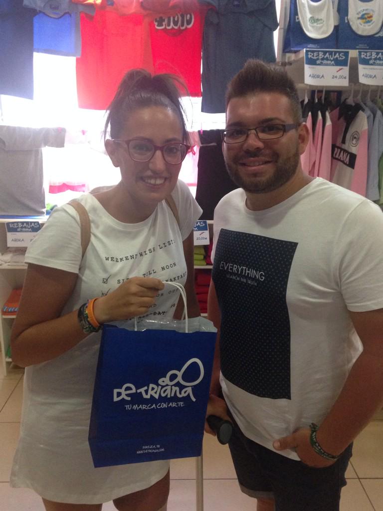 Más buena gente de #Elche y amigos de nuestro embajador <a href="/franmaciagallud/">Fran Macia Gallud</a> <a href="/Jose_DjTote/">Jose Lopez Perez</a> @DiezMenxu de visita en #Triana