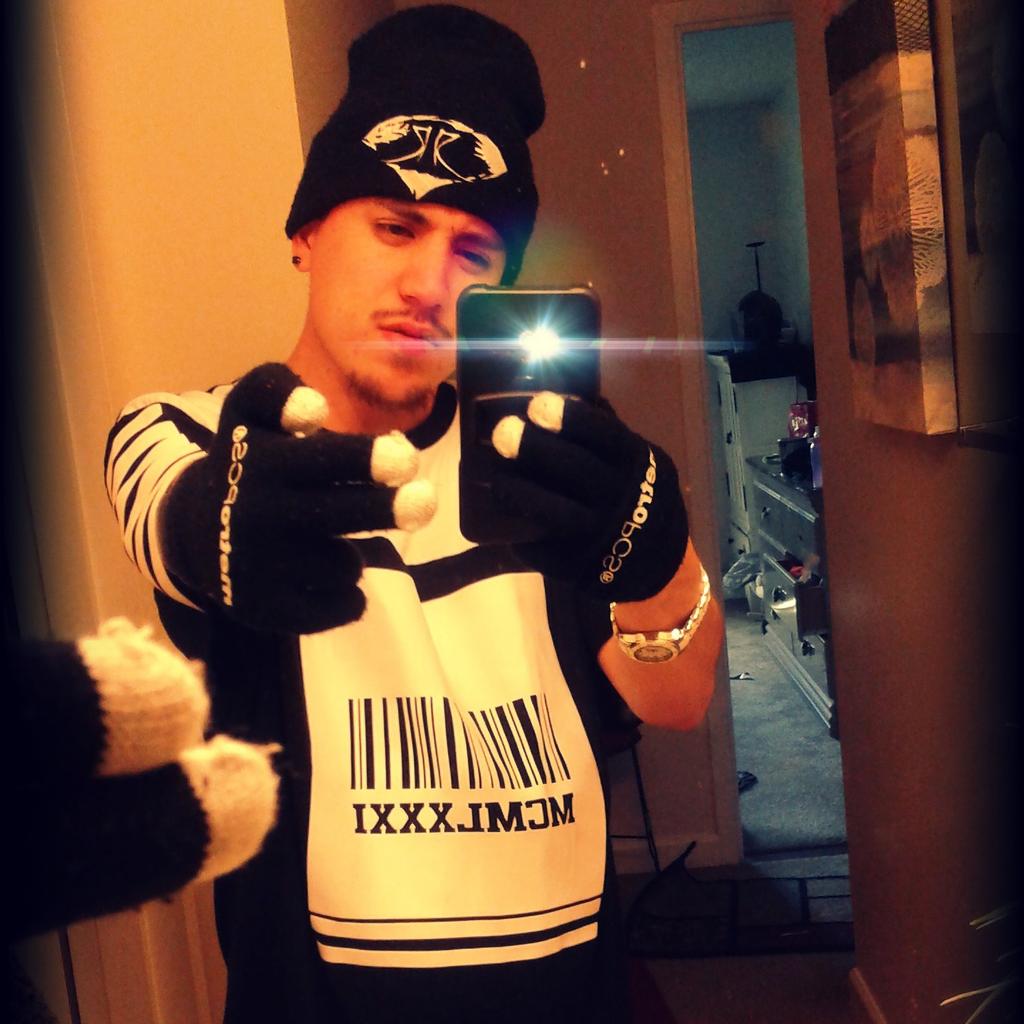 D_ToXxX1's tweet photo. SHOWTIME! KILLIN THE COMPETITION! http://t.co/Db8lZcXroR