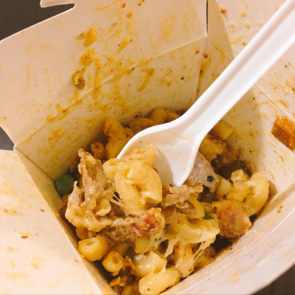 MK_edpsych's tweet photo. Can we have bacon AND steak in the mac n cheese? Yes, yes we can. So delicious!! #lecheese #mtl http://t.co/BCJJdcWC9q