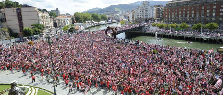 marca's tweet photo. .@MARCATV | Bilbao está de fiesta. Así se ha celebrado la Supercopa del Athletic ▶ http://t.co/YeMakXbIsr http://t.co/K19gzxA8hx