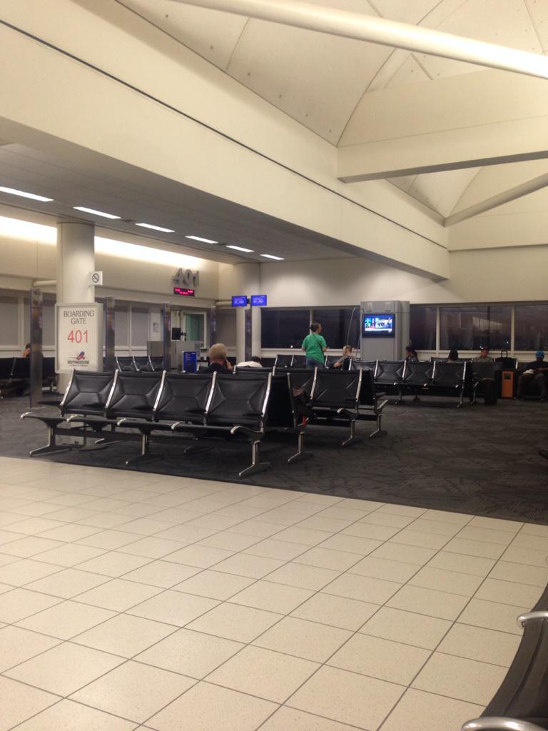 ViennaSoul's tweet photo. If I had a nickle for every minute I spend at the airport! On my way back to YC! http://t.co/ksRGO4ZMf5