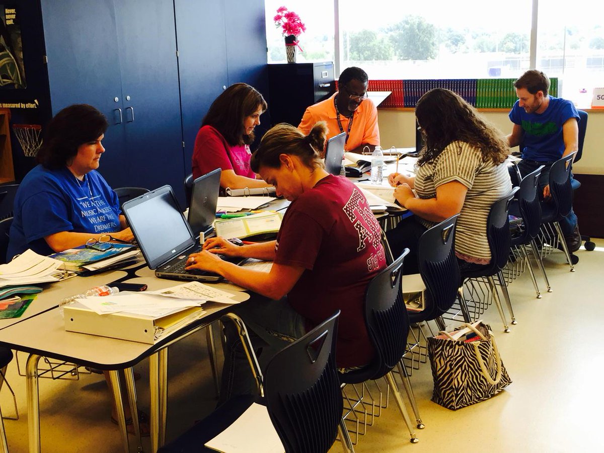 Kathywright123's tweet photo. 6th grade math is teaming up a storm! http://t.co/PAq7ztJhix