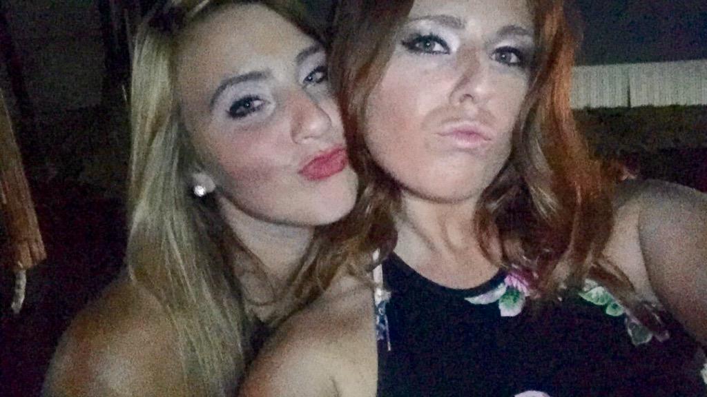 reeniee12's tweet photo. “@TAYkin_CHANCES: missing @reeniee12 http://t.co/vAfL0IxmGl” I love you babe and miss you 😩