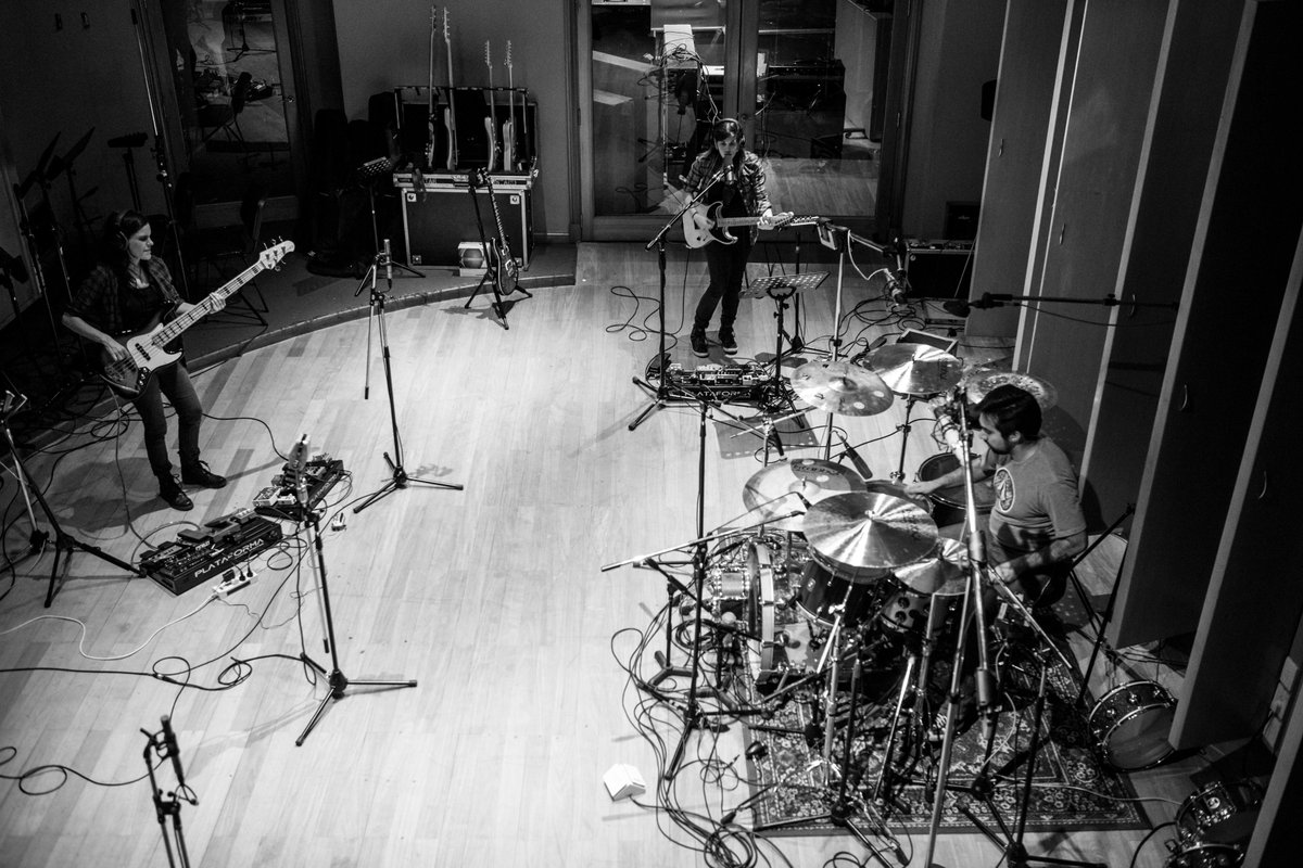 ErucaSativa's tweet photo. Así grabamos "Nada Salvaje" ! 
Album completo en: http://t.co/tbyUcPIB1b
Fotos de @rock_pix http://t.co/EY7VG7i5Hx