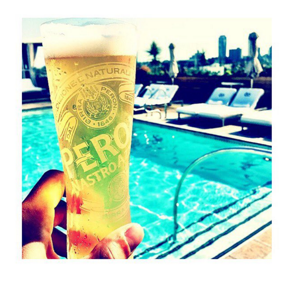 AboveSixtyBH's tweet photo. What beats a cold and refreshing @peroniusa by the #AboveSIXTY pool? Nothing. Come on up... We're open! @thecoveteur http://t.co/As7ebJ0ZkA