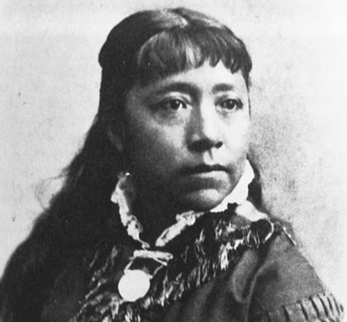 womenshistory's tweet photo. Sarah Winnemucca was the 1st Native American woman known to obtain a copyright or to publish a book in English #WHM15 http://t.co/AkjDE1MgKR