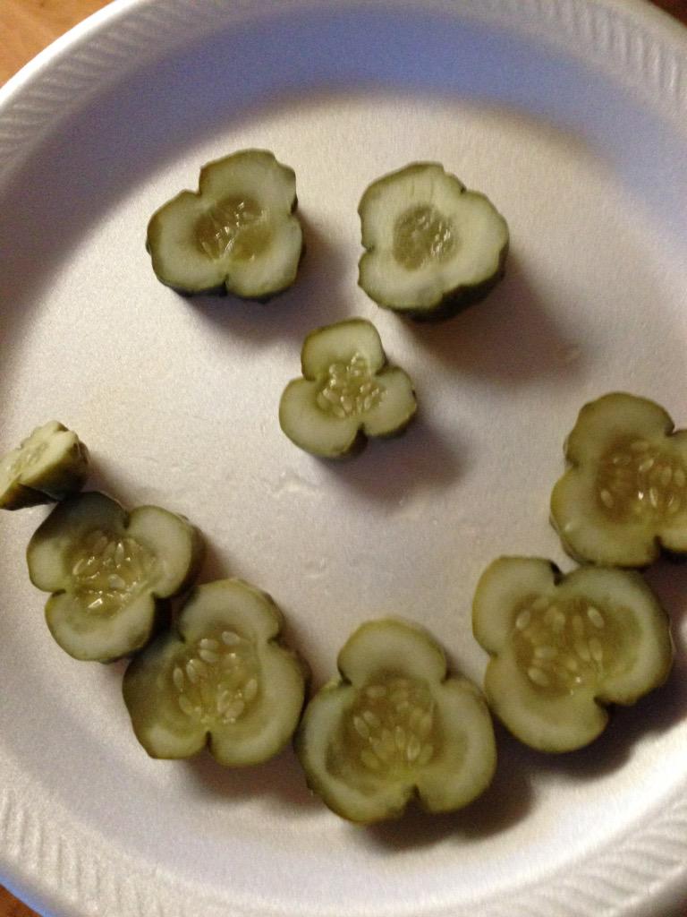 Lil_King76's tweet photo. I don't want a tickle I just want one of @superbob67 's pickles #motorcyclesong #goodeats http://t.co/CrkZyK60bX