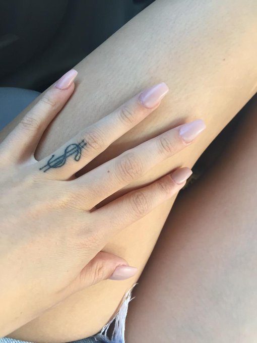 Nails 💅🏻👌🏼 http://t.co/IaKZSG9QS6<a href="/tag/oraempire"class="tags"><span>#oraempire</span></a>